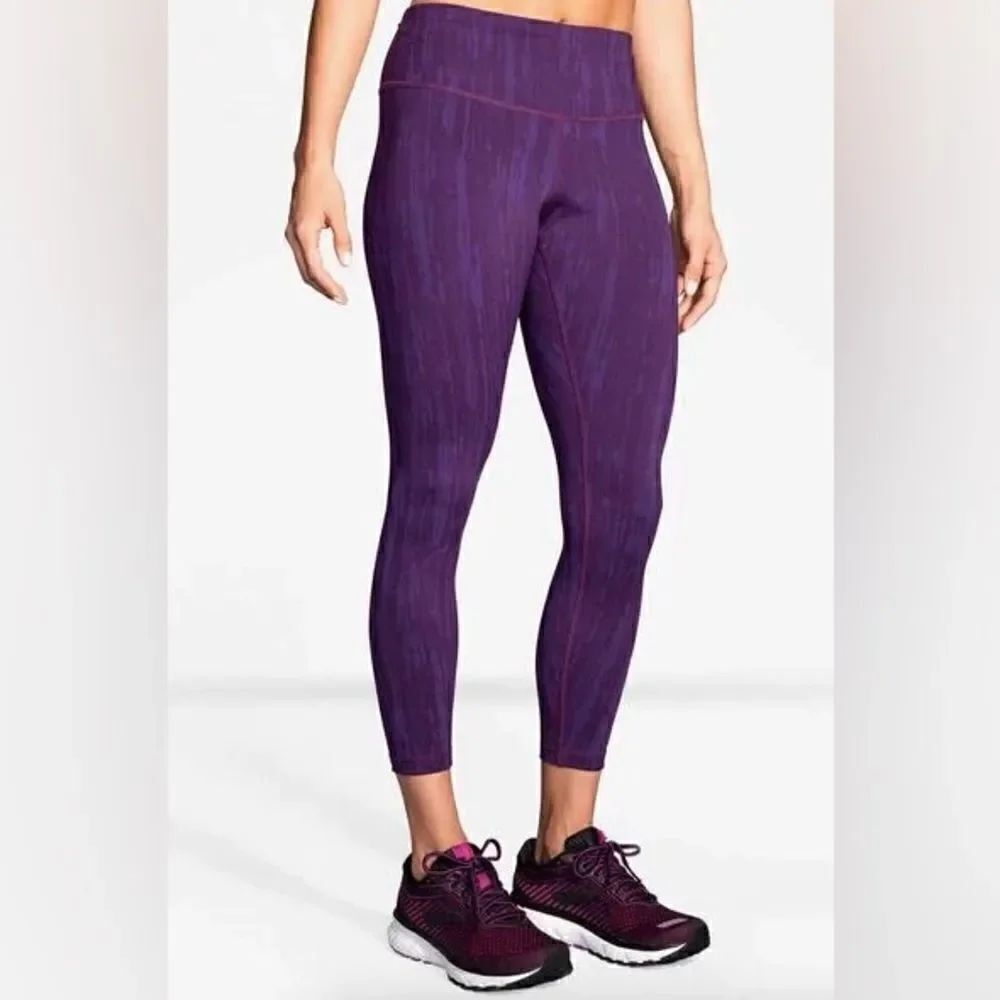 Brooks Formation Crop Purple Jacquard S